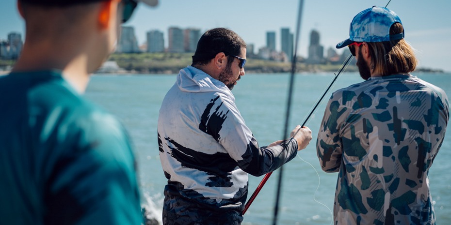 Pescadores con indumentaria técnica Masterguil en Mar del Plata